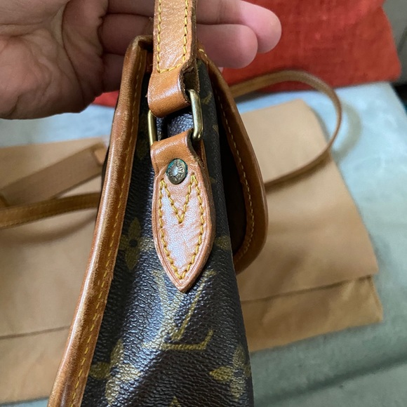 Louis Vuitton - Picture 6 of 15